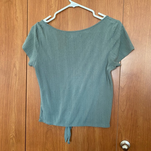 Cute American Eagle top - Picture 2 of 3